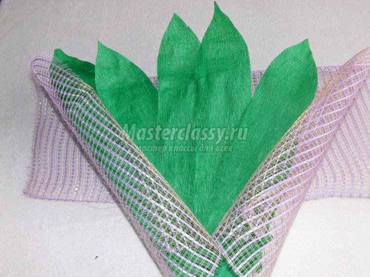 Упаковка для цветов из гофрированной бумаги фото